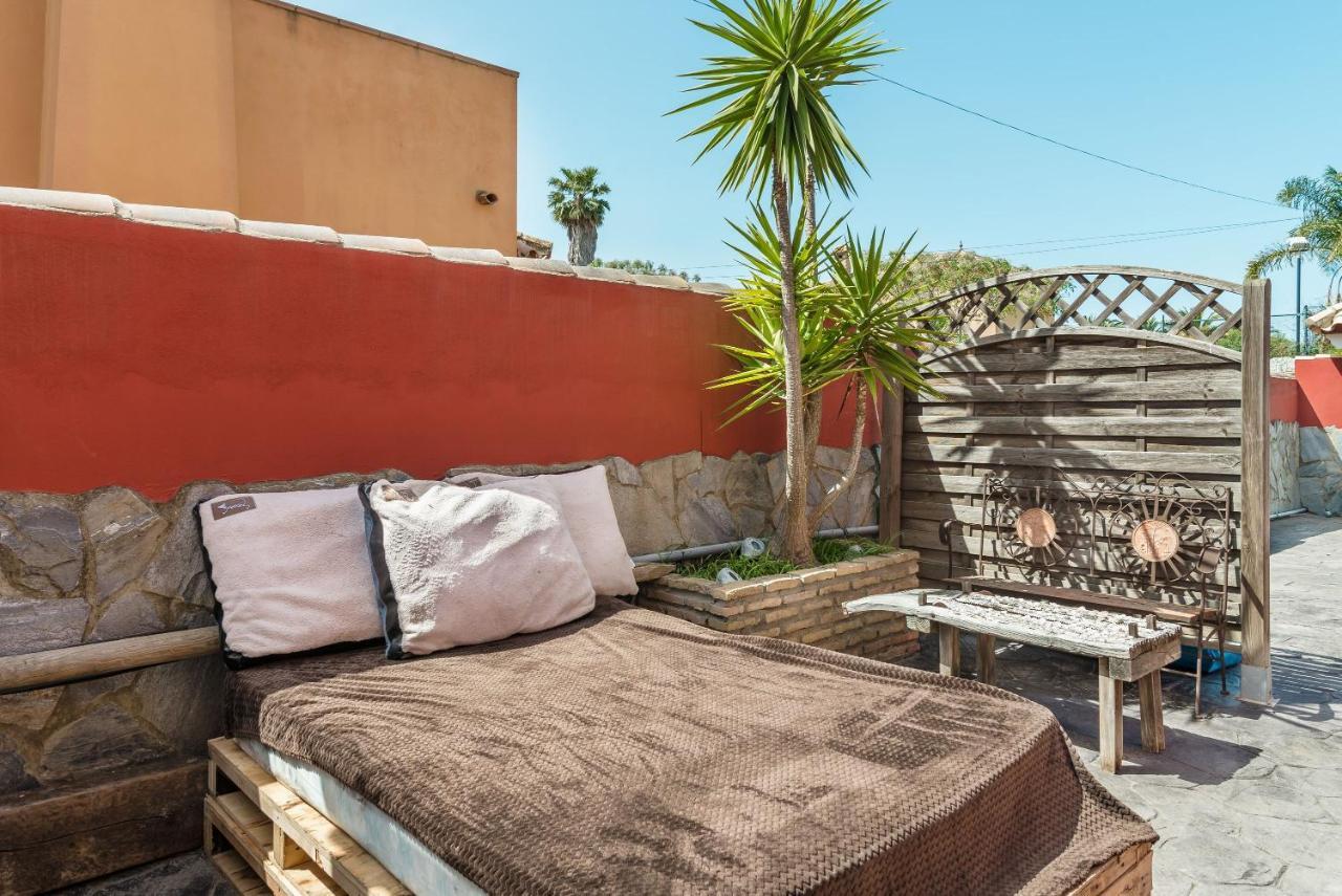 Villa Marty - Mayores De 25 Anos Chiclana de la Frontera Ngoại thất bức ảnh